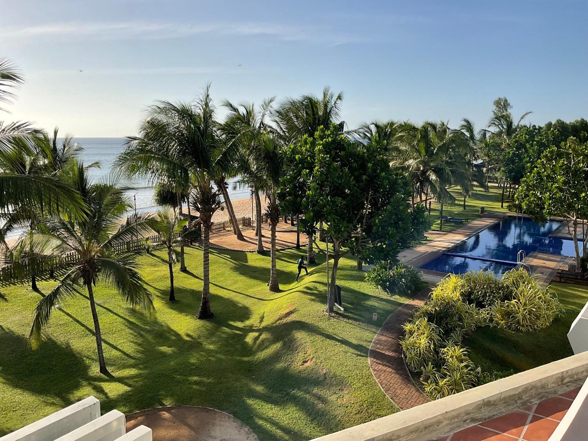 Beach Bliss Trincomalee Exterior photo