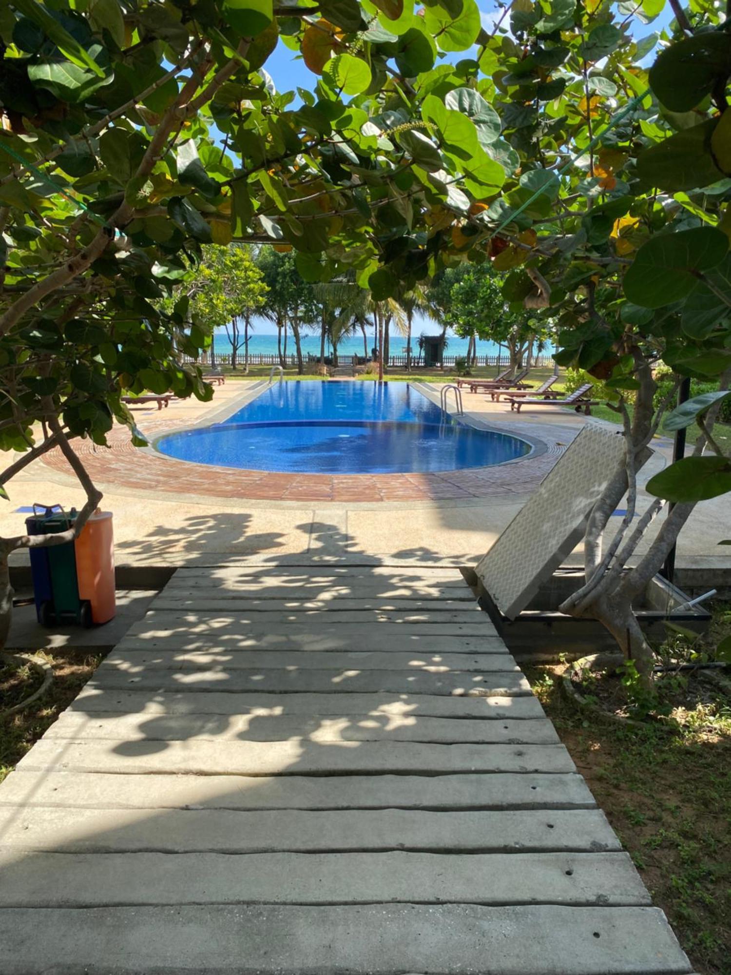 Beach Bliss Trincomalee Exterior photo
